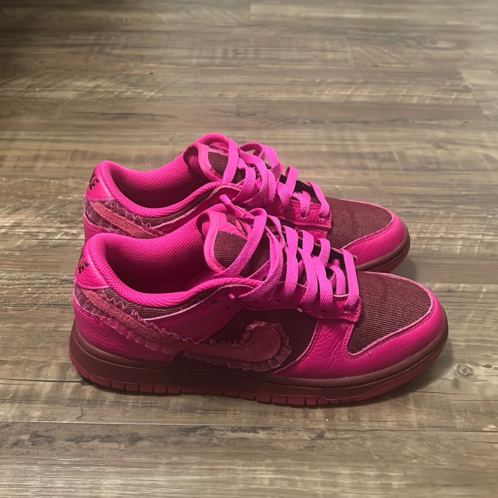 Dunk valentines Size 8.5 womens Condition brand New